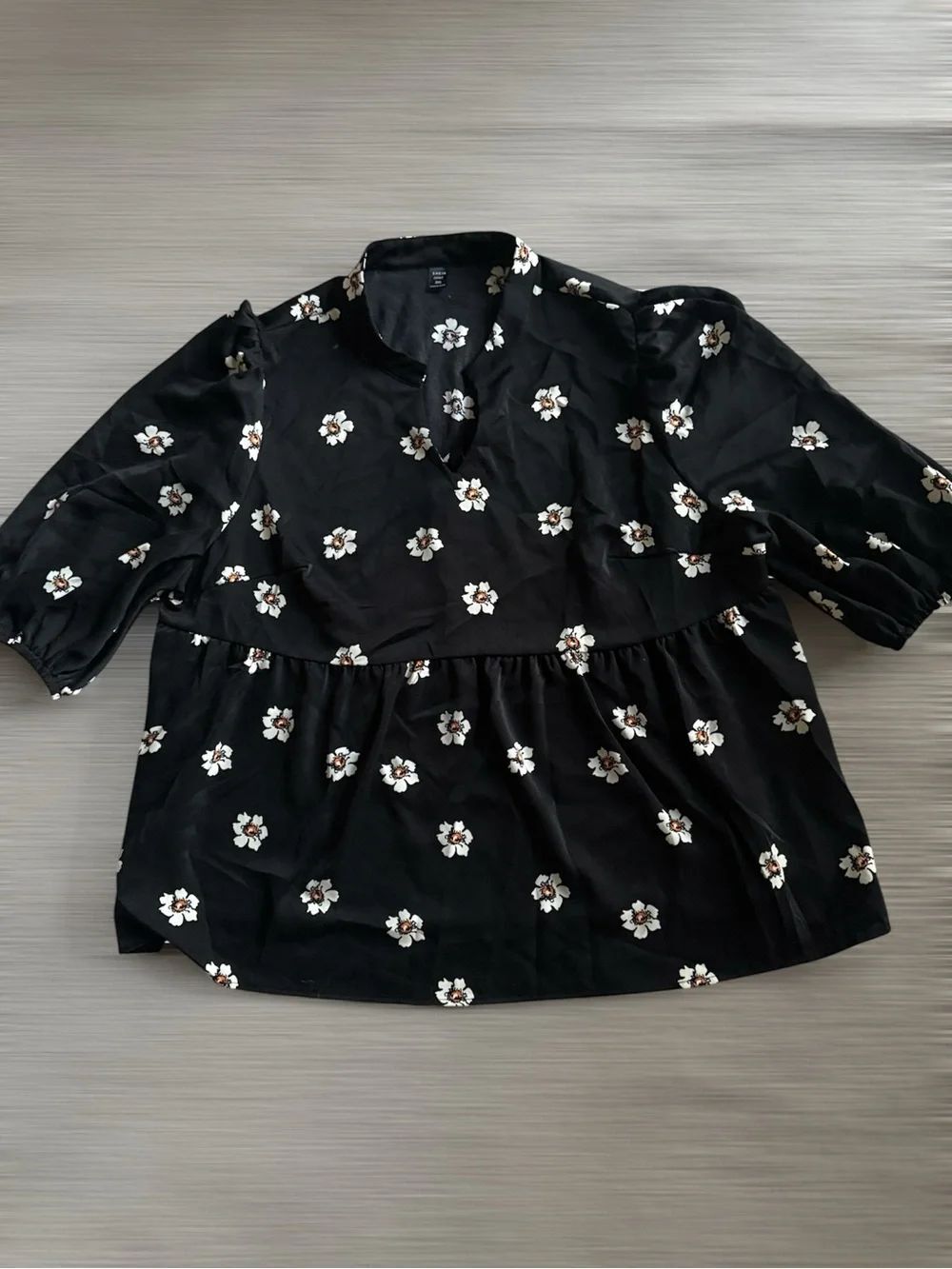SHEIN Women’s Curve Plus-Size Flower Top!
